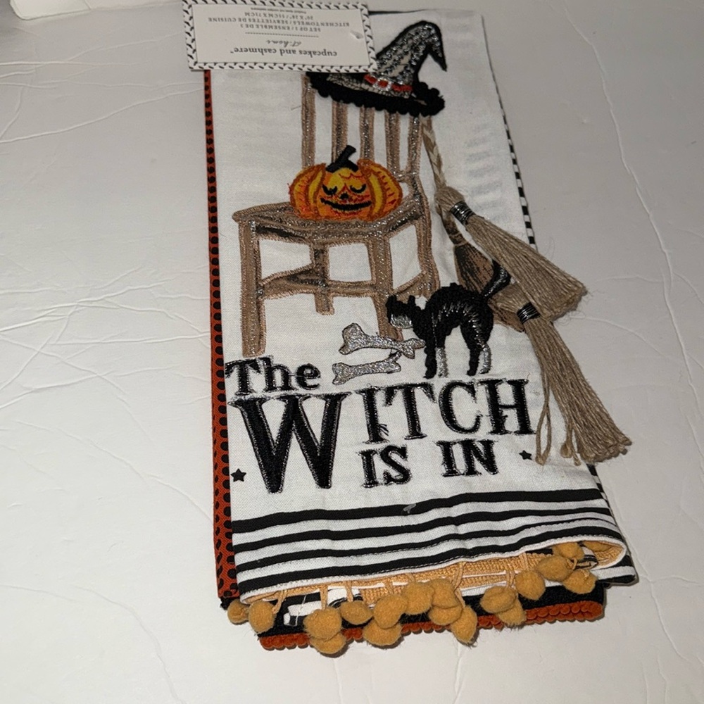 Cupcakes & Cashmere 3 Kitchen Towels 100% Cotton Halloween The Witch Is In/Dots
